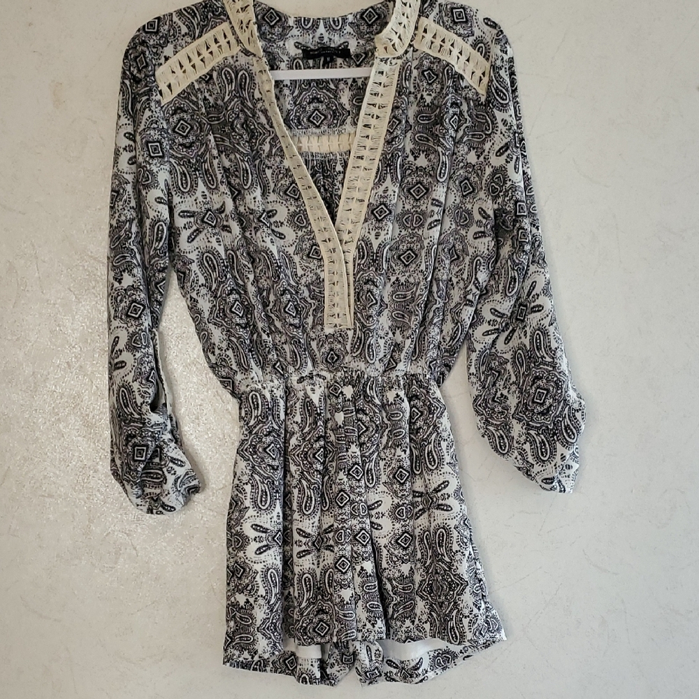 Romeo & Juliet Couture♡ Black and White Patterned Romper